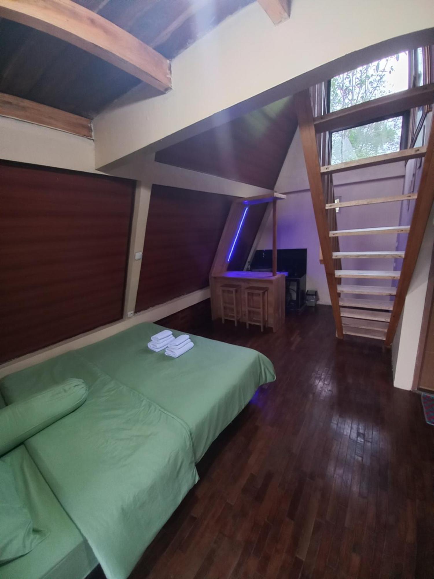 Agora Lodge